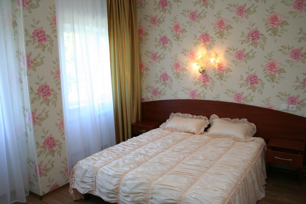 Hotel Aleksandria Carcóvia Quarto foto